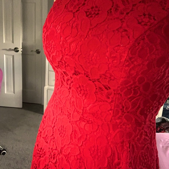 RED DRESS - Picture 4 of 5